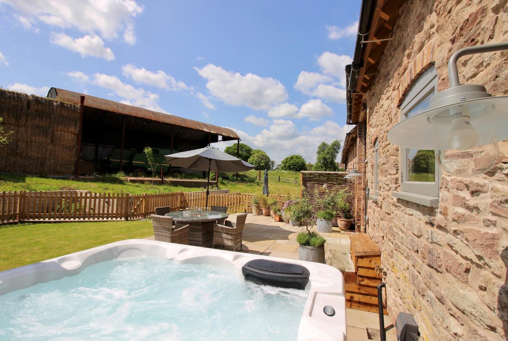Apartment The Cart House - Beautiful Contemporary Barn - Hot Tub