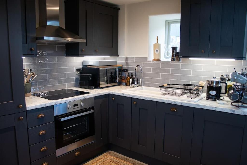 The Cart House - Beautiful Contemporary Barn - Hot Tub Apartment Bridgnorth