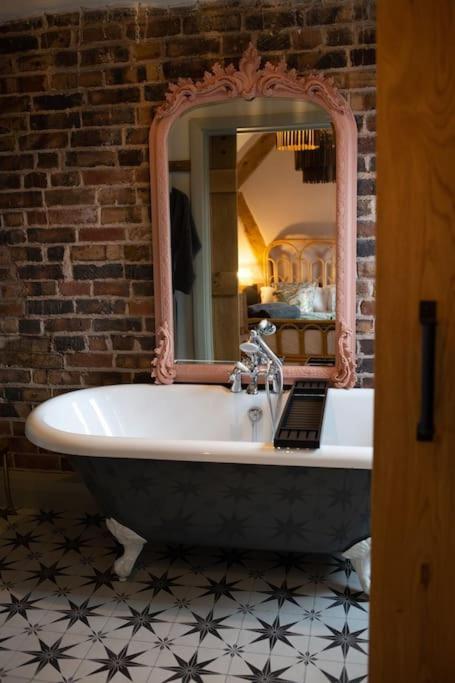 The Cart House - Beautiful Contemporary Barn - Hot Tub * Bridgnorth