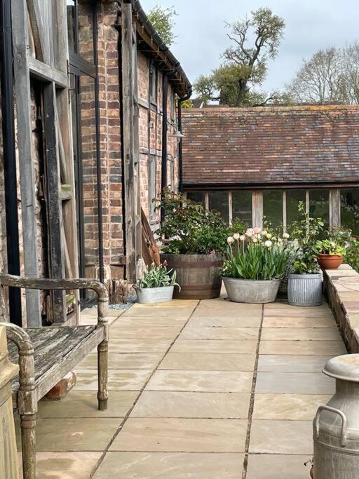 The Cart House - Beautiful Contemporary Barn - Hot Tub *