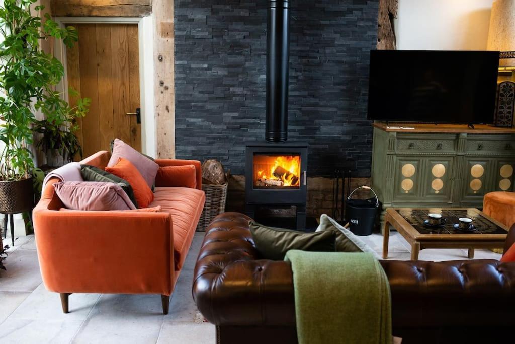 The Cart House - Beautiful Contemporary Barn - Hot Tub Apartment Bridgnorth