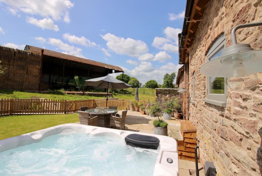 The Cart House - Beautiful Contemporary Barn - Hot Tub Apartment